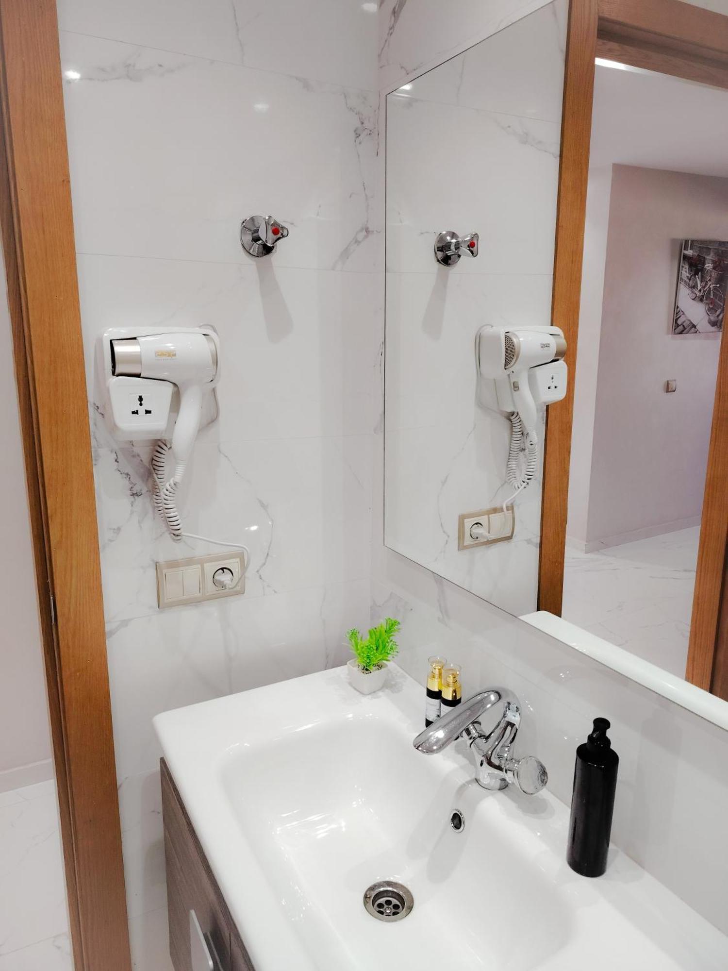 Apartment Super Totalement Neuf Et Climatise A Cote Du Centre Commercial Marjane M2 *